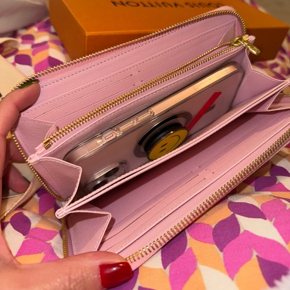 Authentic LOUIS VUITTON Zippy wallet LV by the Pool canvas Pink Yellow - Picture 15 of 16